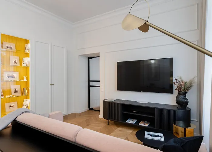 Premium Apartment In Parisian Style In The Heart Of Old Krakow