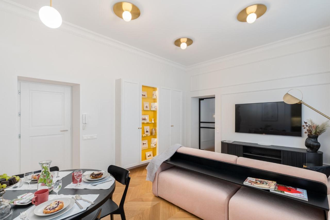 Premium In Parisian Style In The Heart Of Old