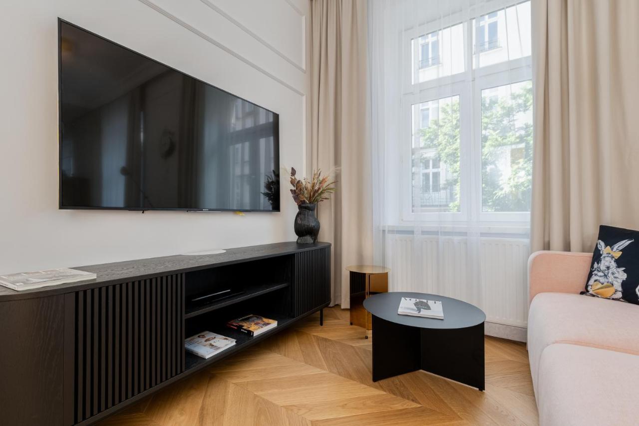 Premium In Parisian Style In The Heart Of Old Apartment *