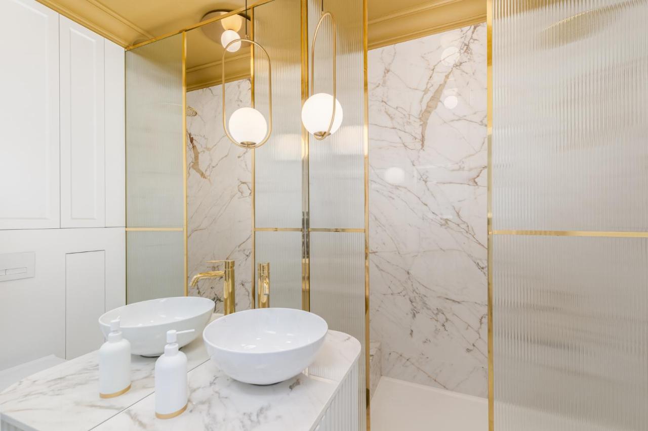 Apartment Premium In Parisian Style In The Heart Of Old *