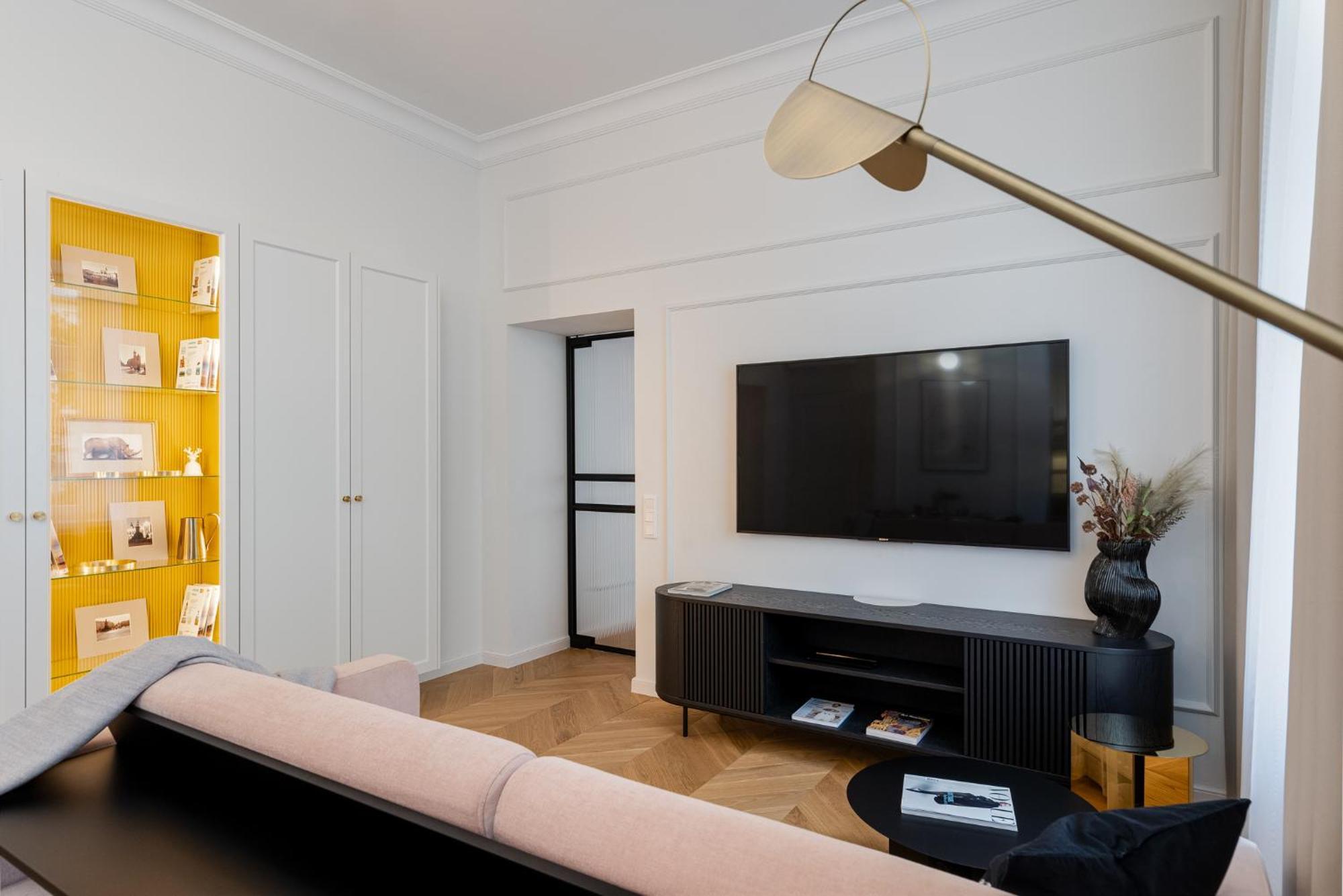 Premium In Parisian Style In The Heart Of Old