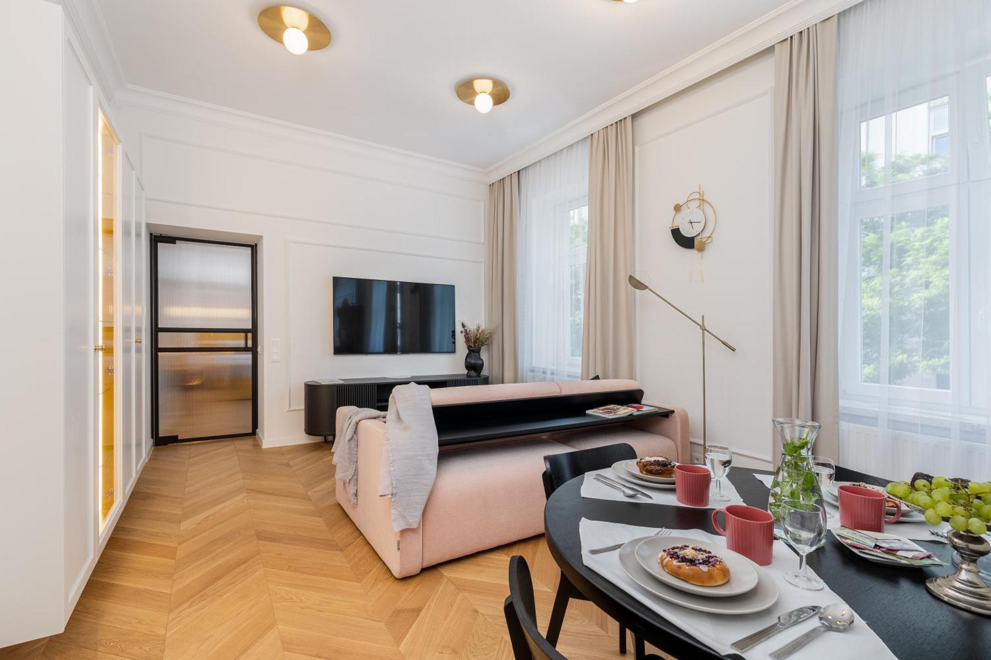 Apartment Premium In Parisian Style In The Heart Of Old